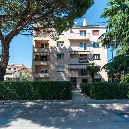 Pearl Rea Poreč